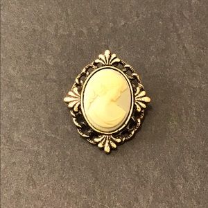 Vintage PERI Women’s Broach